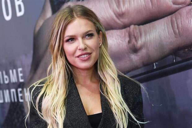 Рита Дакота показала последствия пластики со словами «уродливые колбасы»