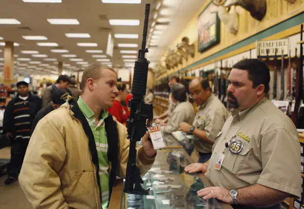 «Тотальная подозрительность»: почему Байден предложил ограничить оборот огнестрельного оружия в США