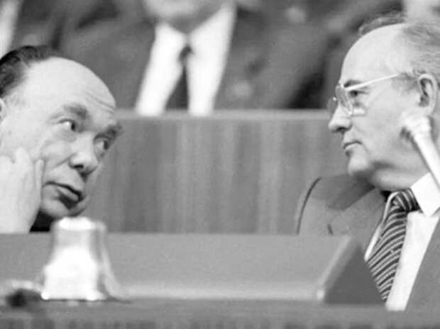 Трагедия Горбачева: "Он лежал на кушетке, в глазах стояли слезы"