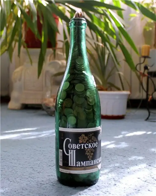 Бутылка-копилка. Такая была почти у каждого