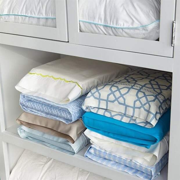 Складывайте комплекты постельного белья в одну из наволочек все по местам, полезные советы, порядок, уборка