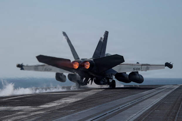 Иран вывел из строя один из крупнейших кораблей ВМС США