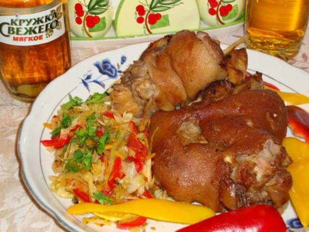 Свиная рулька в рукаве, запеченная в духовке