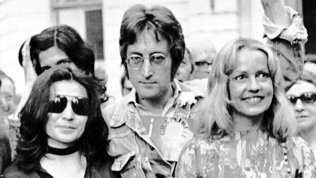 В виде NFT-токенов продадут личные вещи Джона Леннона на аукционе