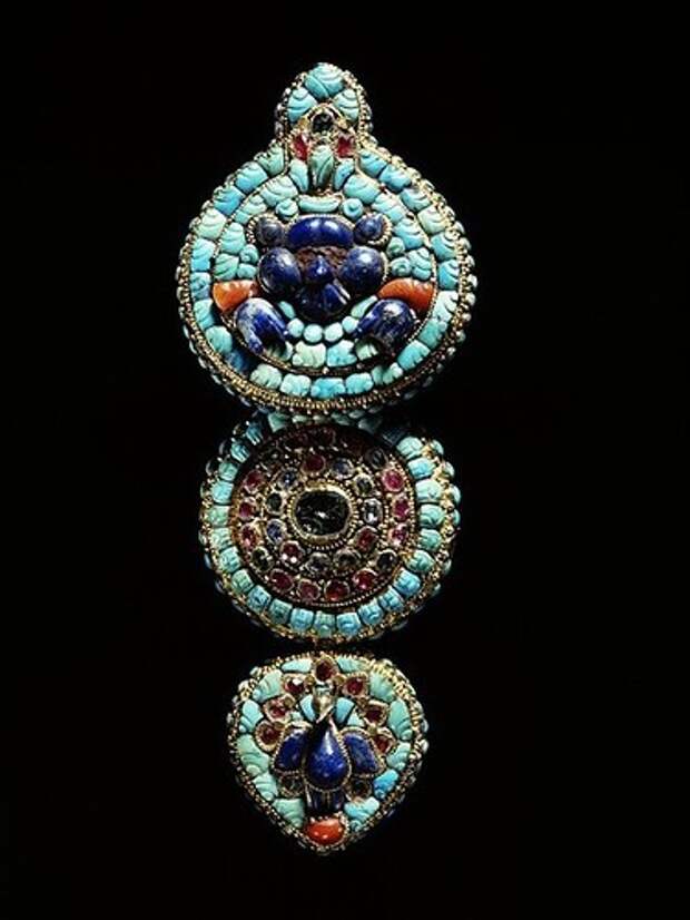 earring 19c.jpg