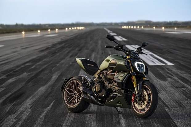 Ducati и Lamborghini представили байк ограниченной серии, вдохновленный гибридным суперкаром Sian