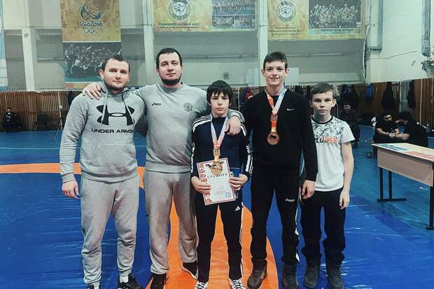 Награды почти во всех категориях: успехи крымских борцов на чемпионате ЮФО
