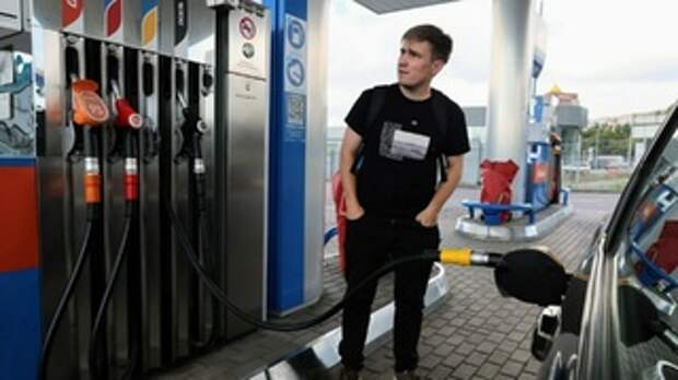 Сколько стоит литр бензина / Фото: amic.ru / Екатерина Смолихина