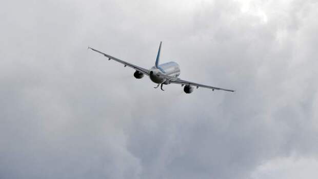 Самолет рейса Уфа — Новый Уренгой совершил посадку в Тюмени из-за отказа автоматики