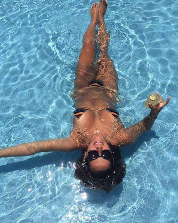 Water And Girls Mix Well Together Water And Girls Mix Well Together