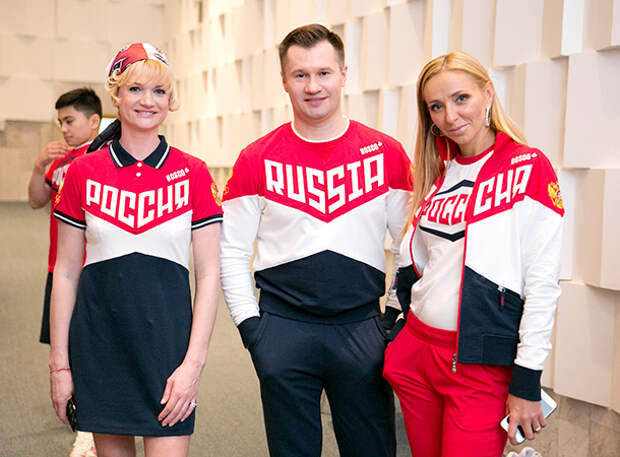 Светлана Хоркина, Алексей Немов и Татьяна Навка в олимпийской форме
