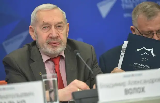 Почему Путин молчит и не реагирует на проблемы с мигрантами. Народ-то ждёт