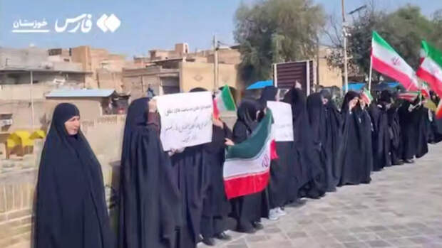 Иранцы выстроились в "живые щиты", чтобы защитить электростанции от ударов США