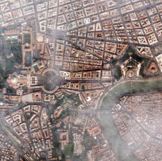 Ватикан, вид сквозь облака достопримечательности, другой взгляд, интересно и познавательно, мир, планета, с другого ракурса, фото