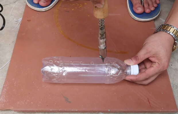 Как сделать цветочный водопад в саду из пластиковых бутылок