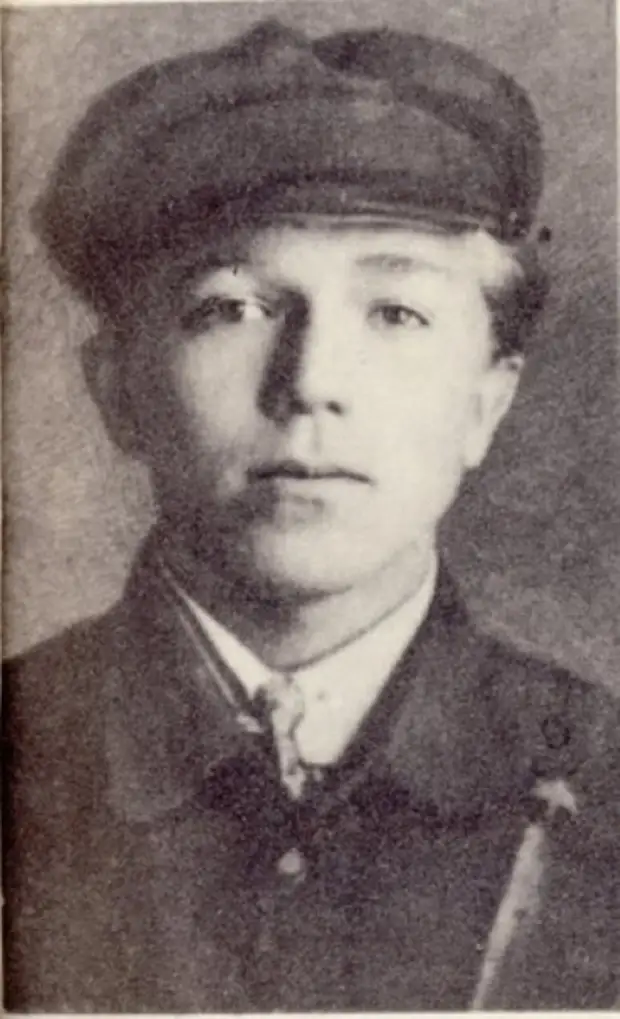 Николай Кузнецов - студент агротехникума. 1923 год