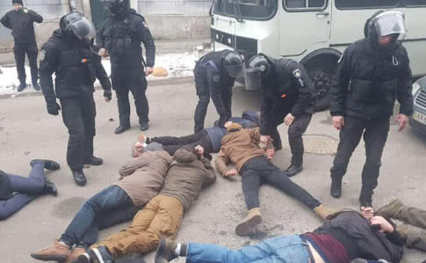Лежать бандера: Украинские полицейские обвинили руководство МВД в предательстве