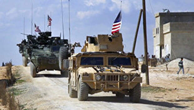 Силы США патрулируют окраину сирийского города Манбий в провинции Алеппо Силы США патрулируют окраину сирийского города Манбий в провинции Алеппо