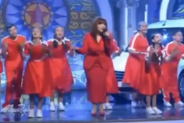 Дети спели о пользе отключения интернета в эфире программы "Поле чудес"