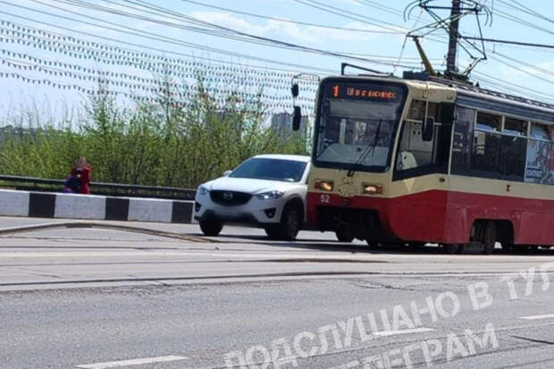 Трамвайные рельсы на Пролетарском мосту в Туле деформировались из-за жары