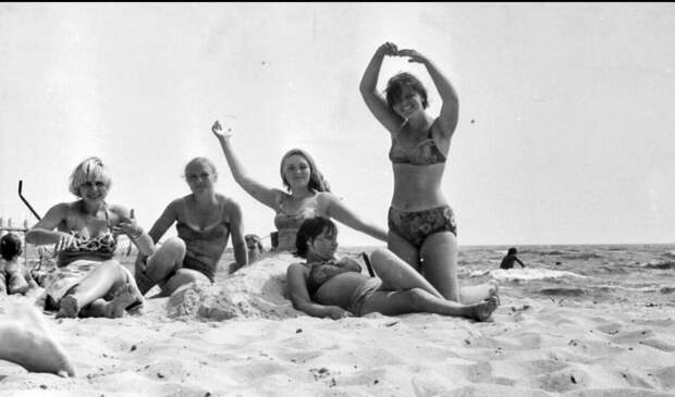 Пляж, солнце, девушки...Курортный отдых 80-х