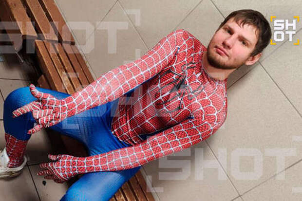 «Человек-паук» вышел из изолятора после акции во время слушания по делу Долиной