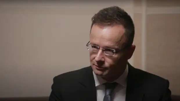 Глава МИД Венгрии объяснил ситуацию с непризнанием «Спутника V» в ЕС