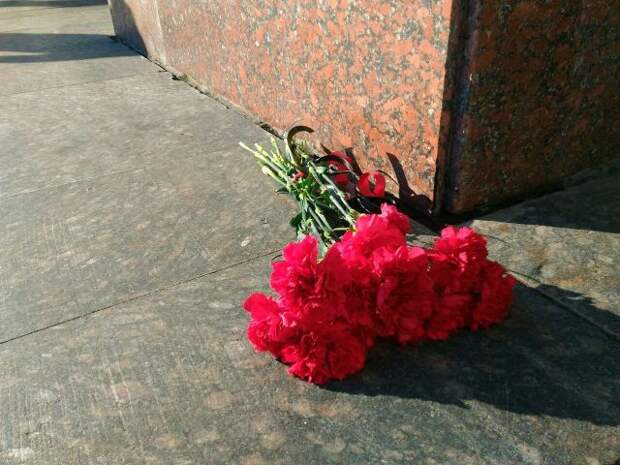 В Донецке началось прощание с Моторолой В Донецке началось прощание с Моторолой