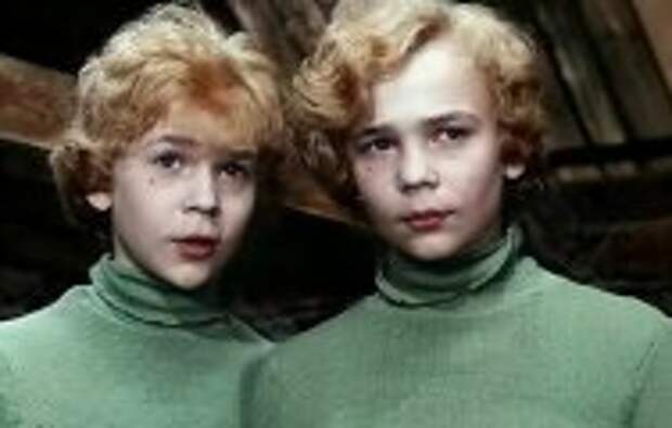 Шоу-бизнес: О чем рассказывает одежде героев «Приключений Электроника»: Водолазка Сыроезкина, мини-юбка Майи и др образы