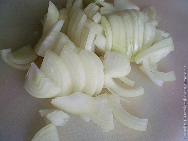 Говядина в остром соусе с маринованными огурцами