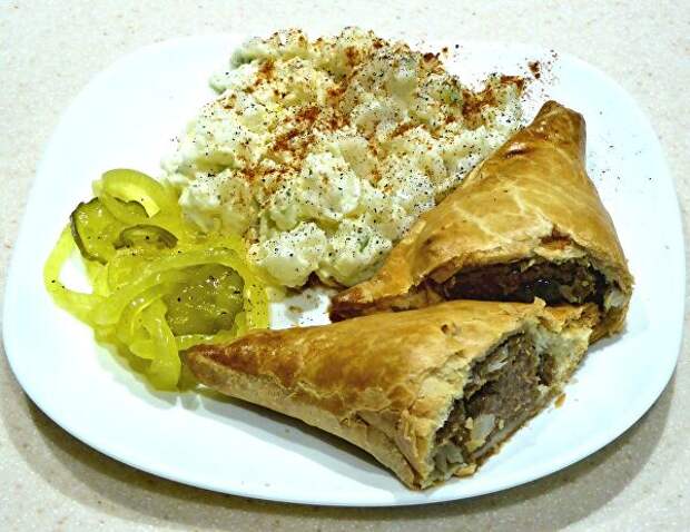 Корноулский пирог со свининой и яблоками Корноулский пирог со свининой и яблоками