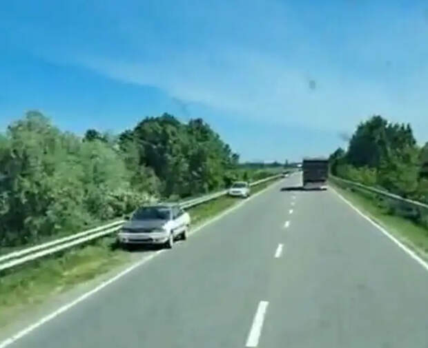 Украинцы бросают машины на трассе и уходят пешком в Молдову