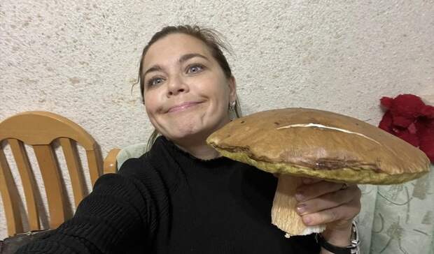 Известная актриса нашла огромный гриб в Нижегородской области