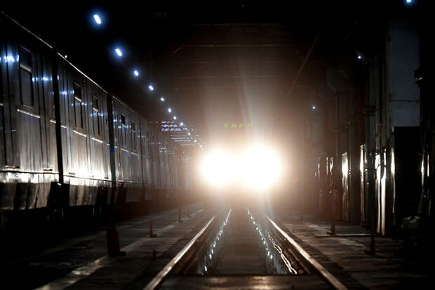 В Москве на станции метро "Преображенская площадь" человек упал на рельсы