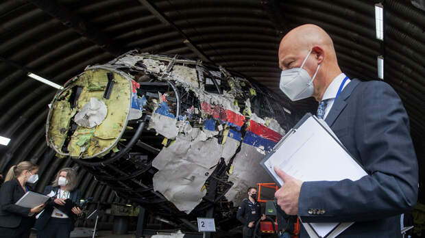 Суд в Нидерландах объяснил, почему некоторые обломки MH17 не изучили 