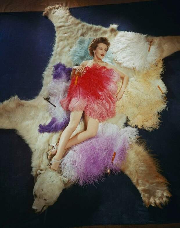 Актриса Пин-апа Энн Кроуфорд в страусиных перьях. Апрель 1944 года. история, люди, факты