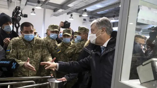 Суд в Киеве начал избирать меру пресечения Порошенко по делу о государственной измене