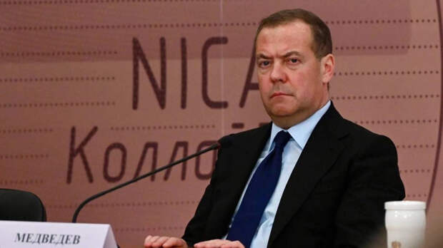 Зачем Дмитрий Медведев подталкивает США к аннексии Гренландии