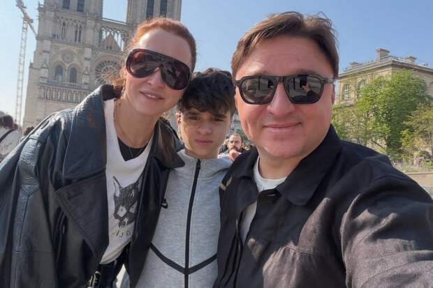 Максим Лагашкин и Екатерина Стулова устроили семейное путешествие во Францию