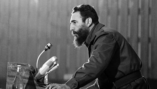 Фидель Кастро выступает на конференции в Алжире. 7 сентября 1973. Архивное фото Фидель Кастро выступает на конференции в Алжире. 7 сентября 1973. Архивное фото