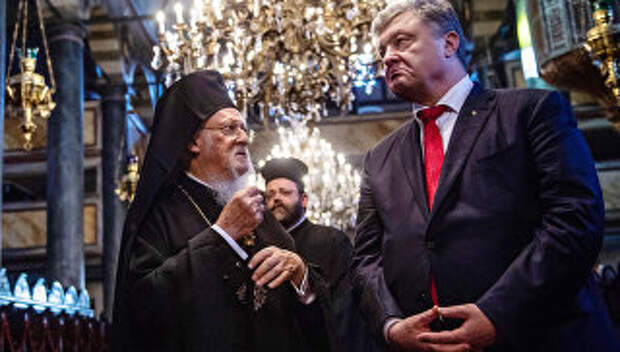 Президент Украины Петр Порошенко и Константинопольский патриарх Варфоломей. Архивное фото