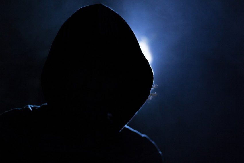 Подозрительные люди в Анадырском проезде привлекли внимание местных жителей