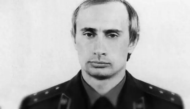 Путин в Дрездене в 1989-м. Один с пистолетом - перед толпой пьяных немцев