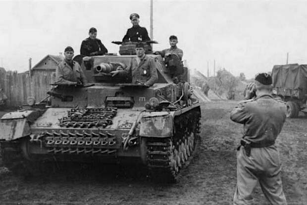 Немецкие танкисты (источник фото: https://clck.ru/32XaCi)