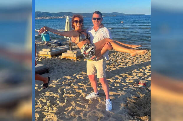 Певица Штурм опубликовала фото с носящим ее на руках мужчиной
