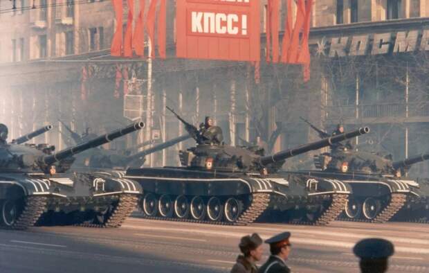 Танкам Т-72А увеличили «пенсионный возраст»: теперь их тоже переделывают под