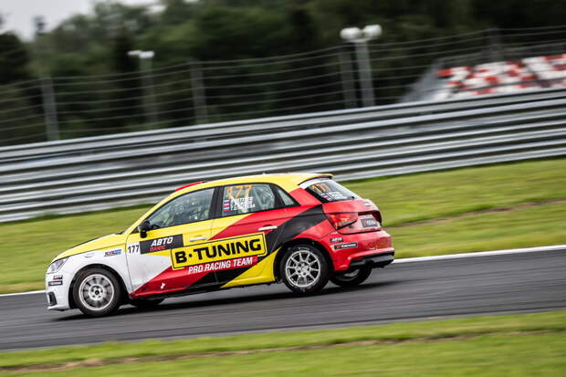 Мощный старт B-Tuning Pro Racing Team в шестичасовой гонке на выносливость на Moscow Raceway 