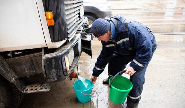 После публикаций в СМИ администрация Ростова пообещала обеспечить людей водой