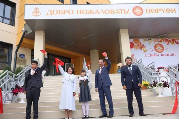 Глава Якутии Айсен Николаев выступил на открытии школы №40 имени первого президента Республики Михаила Николаева