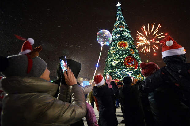"Ведомости": регионы ограничивают проведение праздничных мероприятий